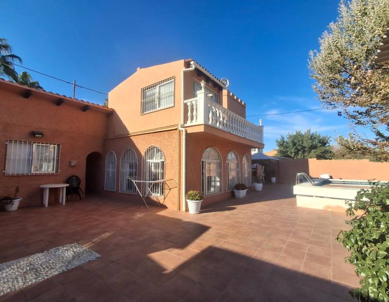 Продажа - шале - Avenida Europa - Benidorm