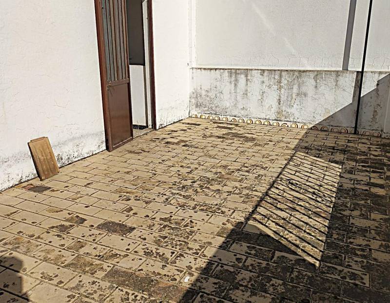 Sale - House - Fuentes de Andalucia