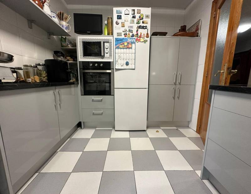 Продажа - квартира - Avenida L Aigüera - Benidorm