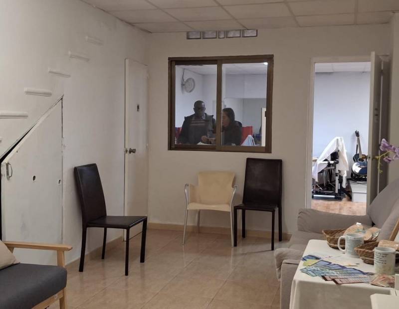 Продажа - помещение - Avenida Beniarda - Benidorm