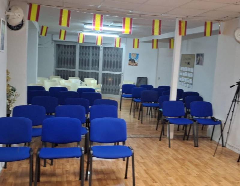 Продажа - помещение - Avenida Beniarda - Benidorm