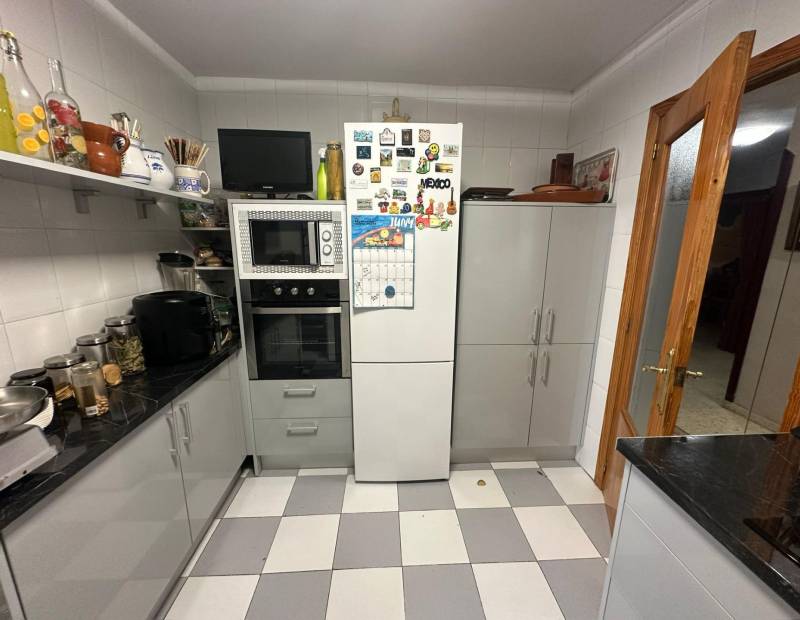 Продажа - квартира - Avenida L Aigüera - Benidorm