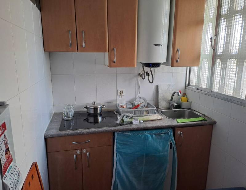 Продажа - СТУДИИ - Avenida Beniarda - Benidorm