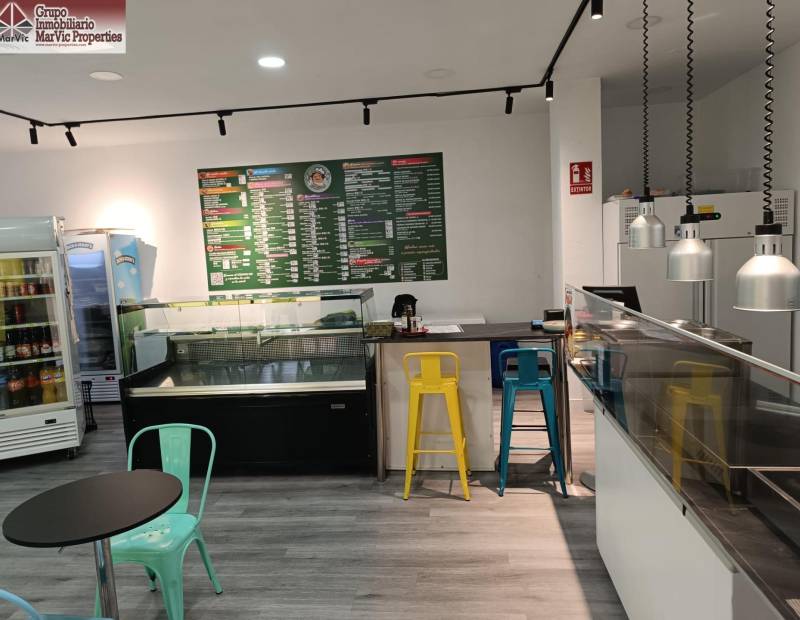 Traspaso o Alquiler - Local comercial - Avenida Beniarda - Benidorm