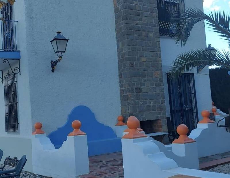 Продажа - Дом с земельным участком - Castell de Guadalest (el) - Guadalest