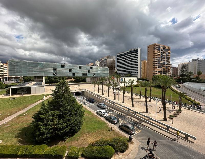 Продажа - квартира - Avenida L Aigüera - Benidorm