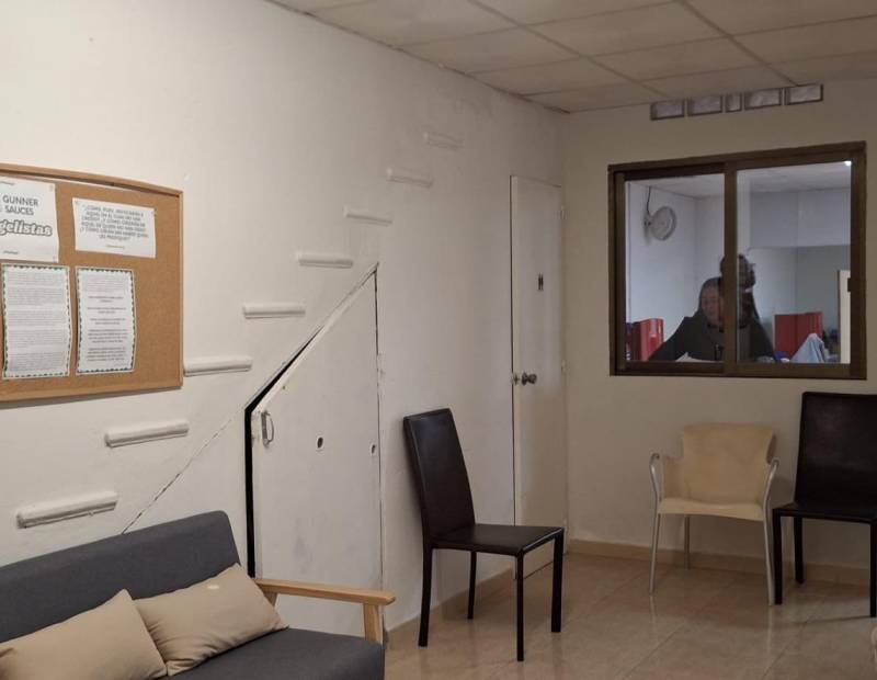 Продажа - помещение - Avenida Beniarda - Benidorm