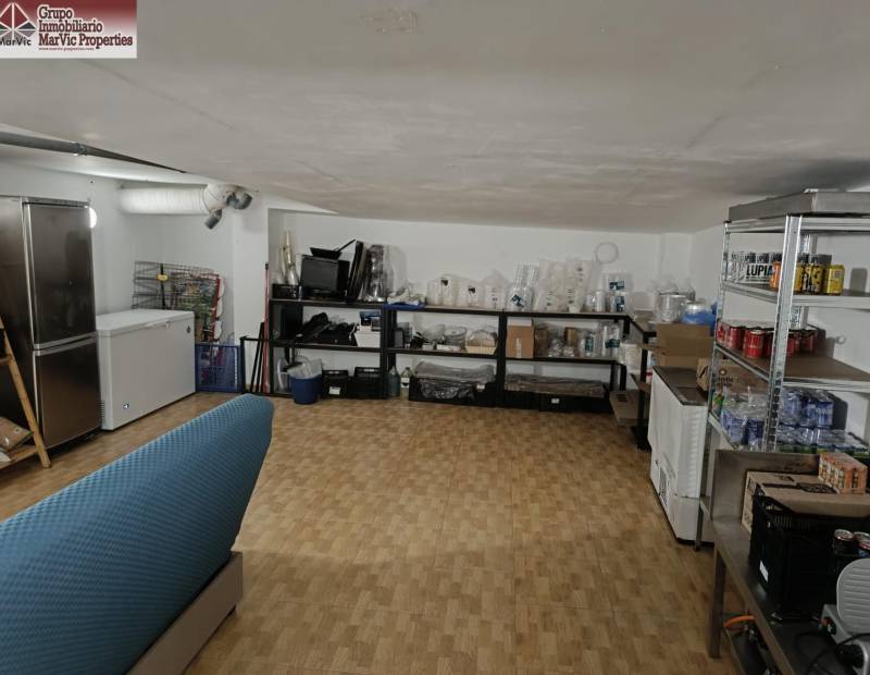 Traspaso o Alquiler - Local comercial - Avenida Beniarda - Benidorm