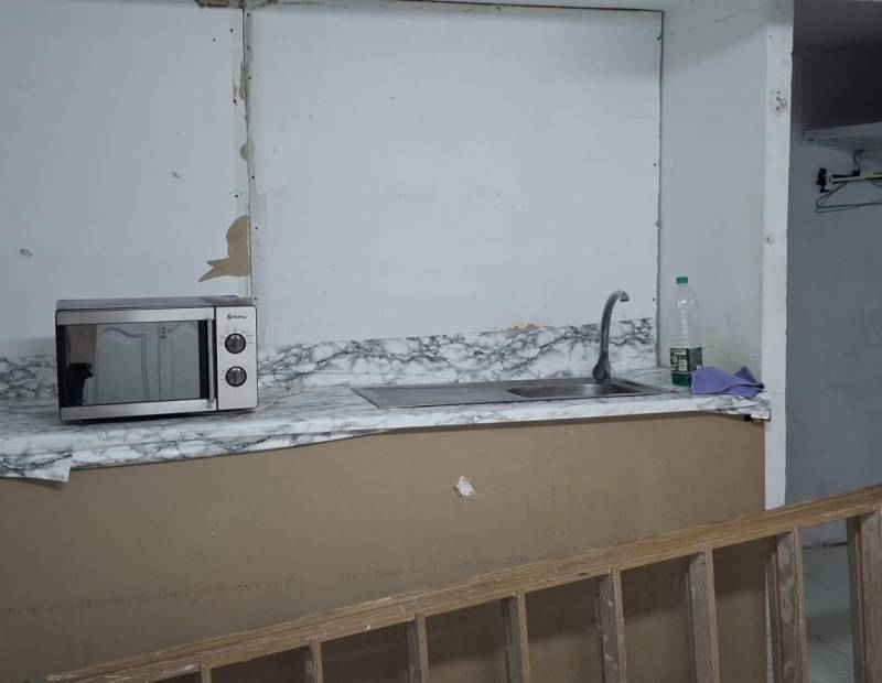 Продажа - помещение - Avenida Beniarda - Benidorm