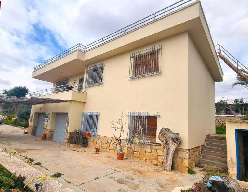 Продажа - Дом с земельным участком - Urbanizaciones - Benidorm