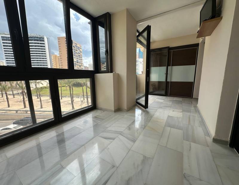 Продажа - квартира - Avenida L Aigüera - Benidorm