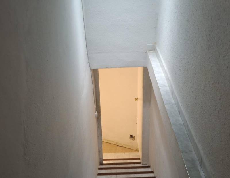 Продажа - помещение - Avenida Beniarda - Benidorm