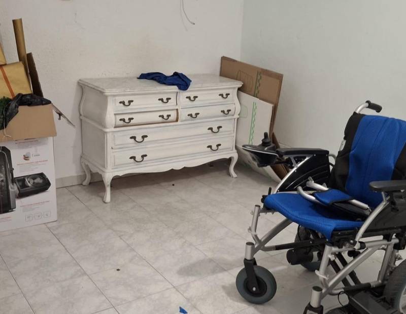 Продажа - помещение - Avenida Beniarda - Benidorm