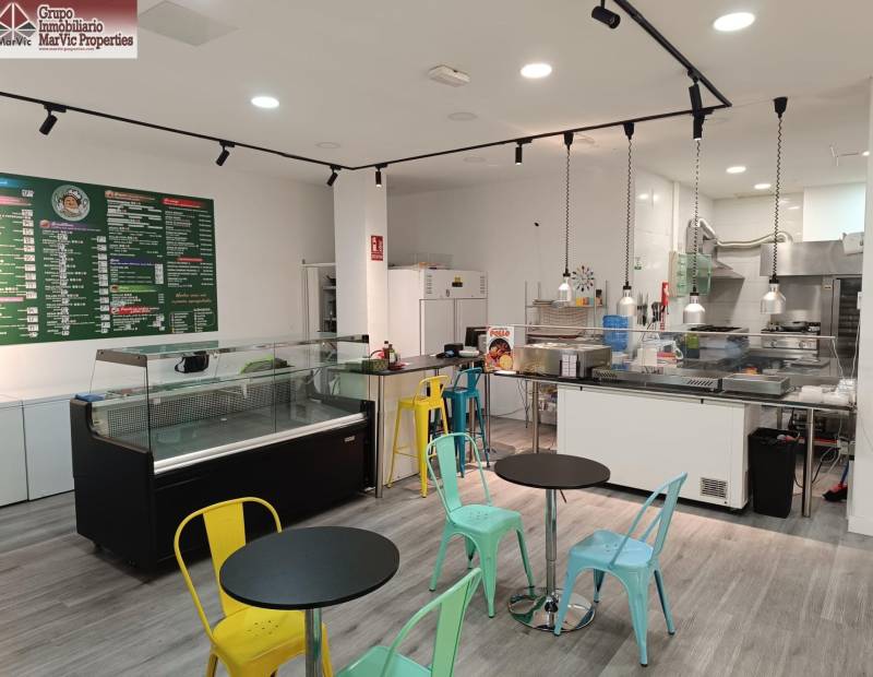 Traspaso o Alquiler - Local comercial - Avenida Beniarda - Benidorm