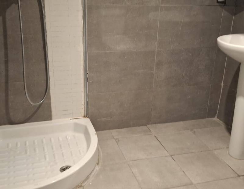 Продажа - помещение - Avenida Beniarda - Benidorm