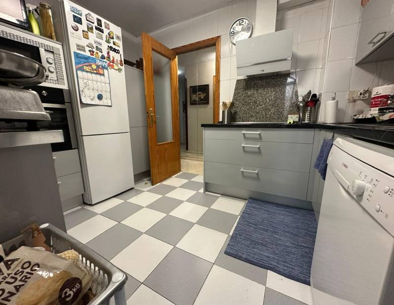 Продажа - квартира - Avenida L Aigüera - Benidorm