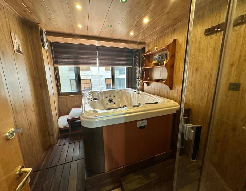 Продажа - квартира - Avenida L Aigüera - Benidorm