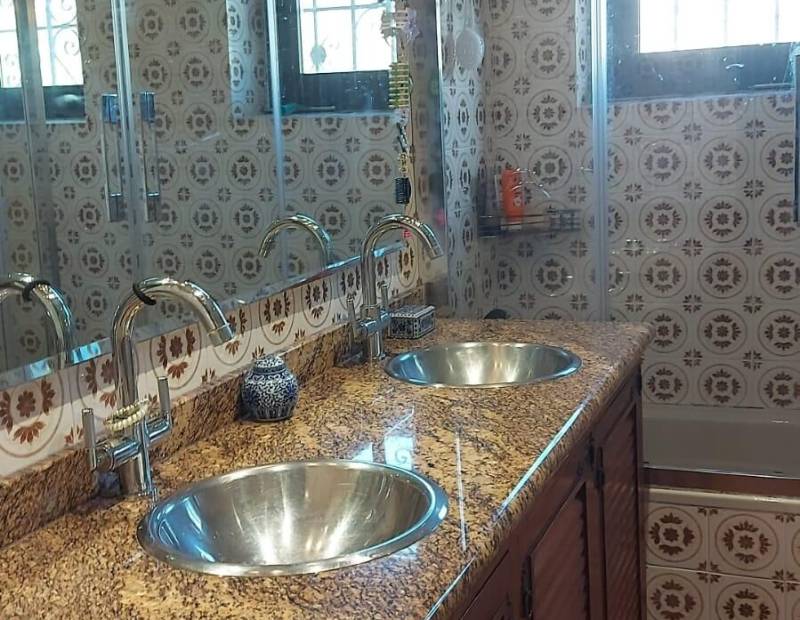 Продажа - Дом с земельным участком - Castell de Guadalest (el) - Guadalest