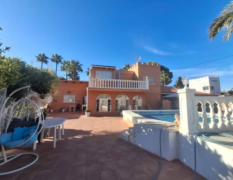 Продажа - шале - Avenida Europa - Benidorm