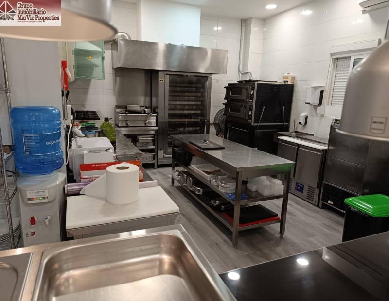 Traspaso o Alquiler - Local comercial - Avenida Beniarda - Benidorm