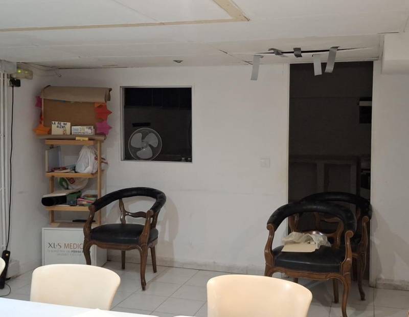 Продажа - помещение - Avenida Beniarda - Benidorm