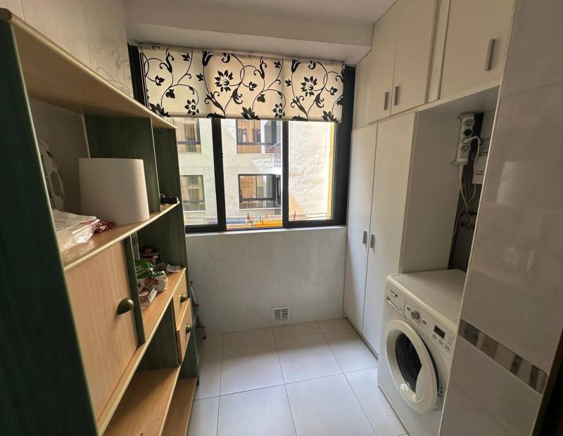 Продажа - квартира - Avenida L Aigüera - Benidorm