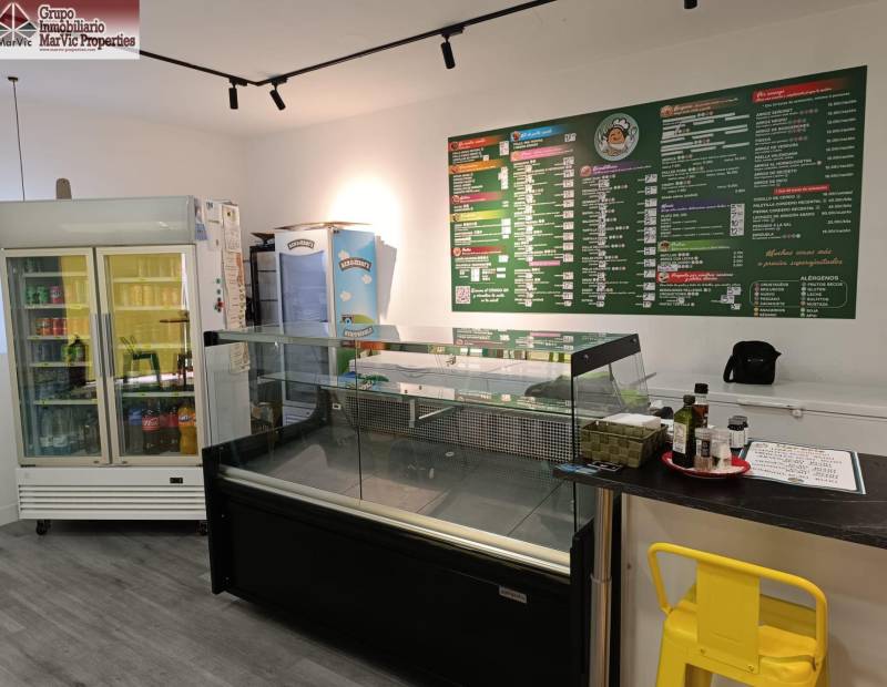 Traspaso o Alquiler - Local comercial - Avenida Beniarda - Benidorm