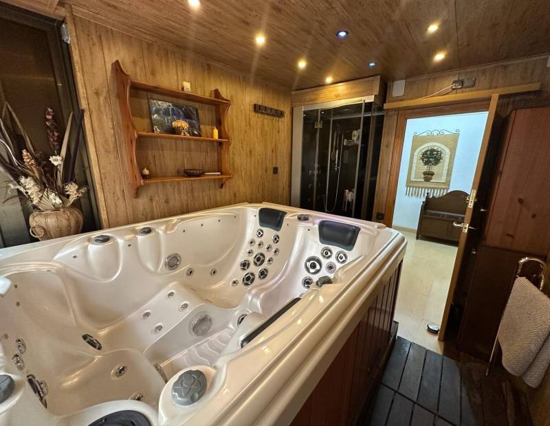 Продажа - квартира - Avenida L Aigüera - Benidorm