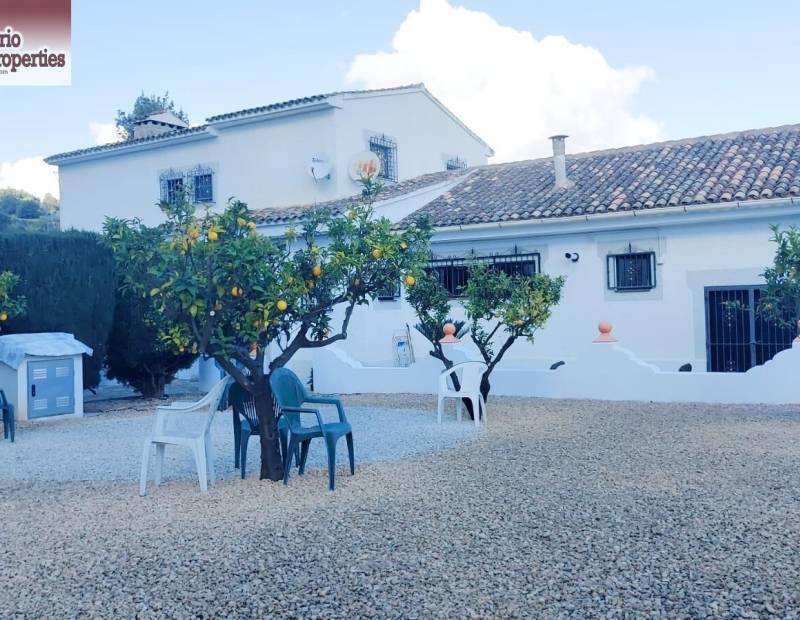 Продажа - Дом с земельным участком - Castell de Guadalest (el) - Guadalest