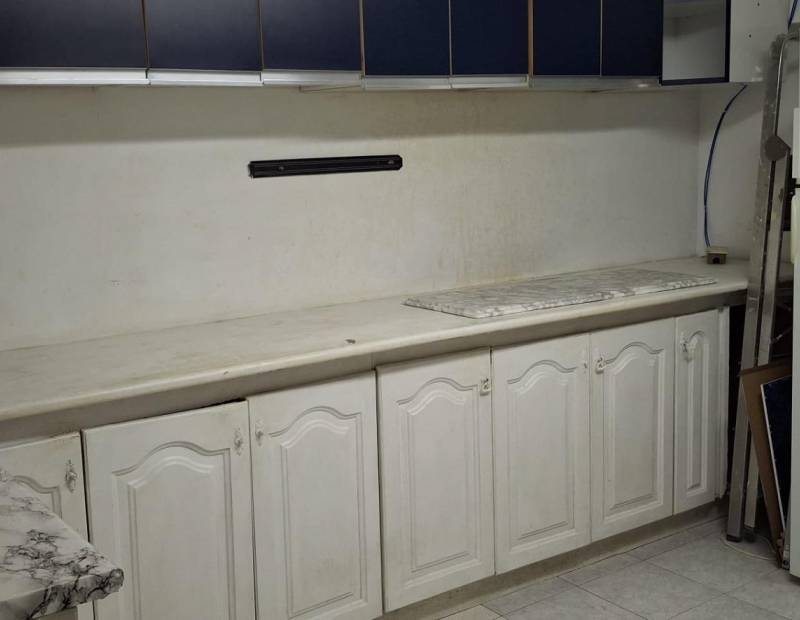 Продажа - помещение - Avenida Beniarda - Benidorm