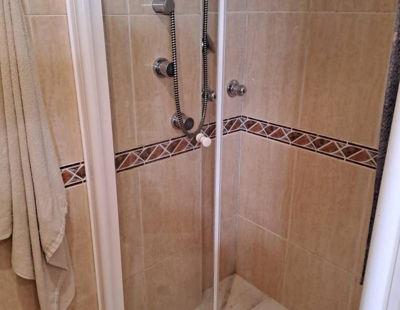 Продажа - СТУДИИ - Avenida Beniarda - Benidorm