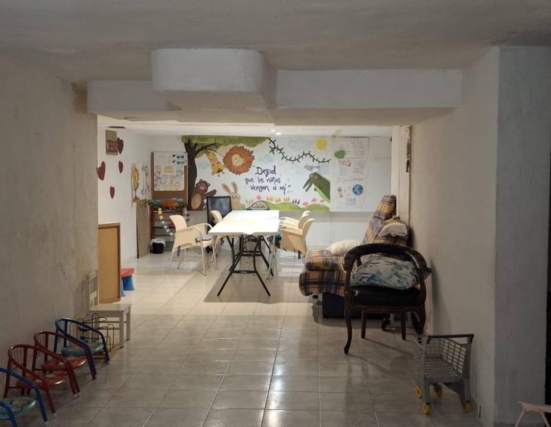 Продажа - помещение - Avenida Beniarda - Benidorm