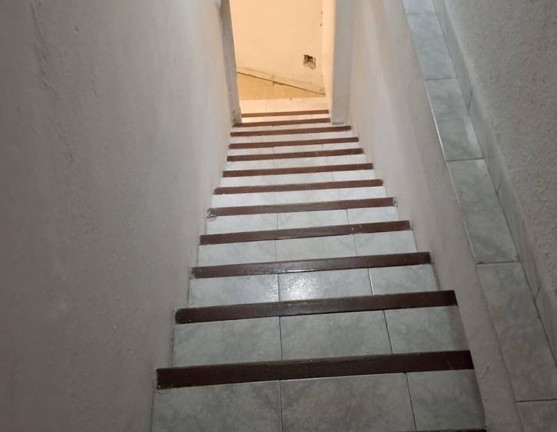 Продажа - помещение - Avenida Beniarda - Benidorm