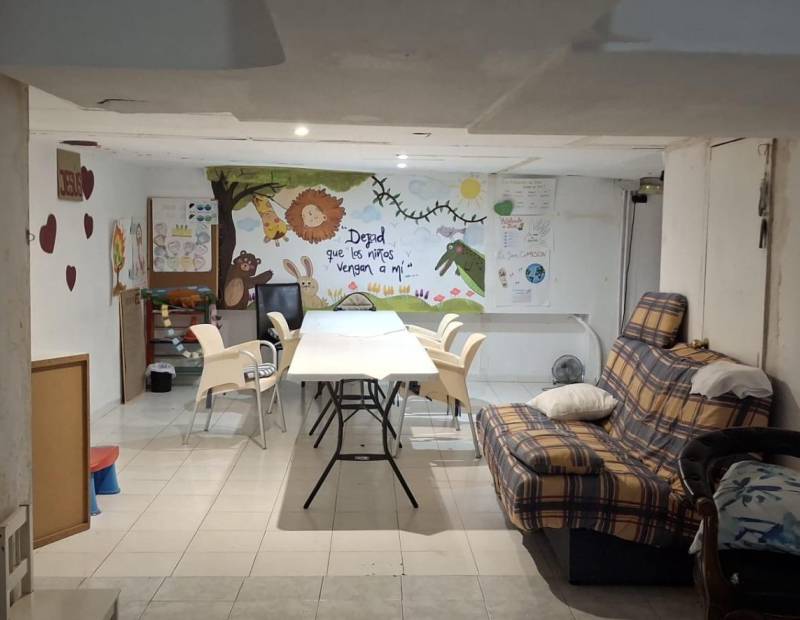 Продажа - помещение - Avenida Beniarda - Benidorm