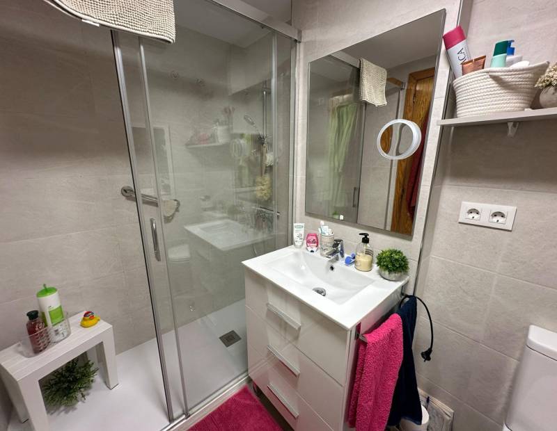 Продажа - квартира - Avenida L Aigüera - Benidorm