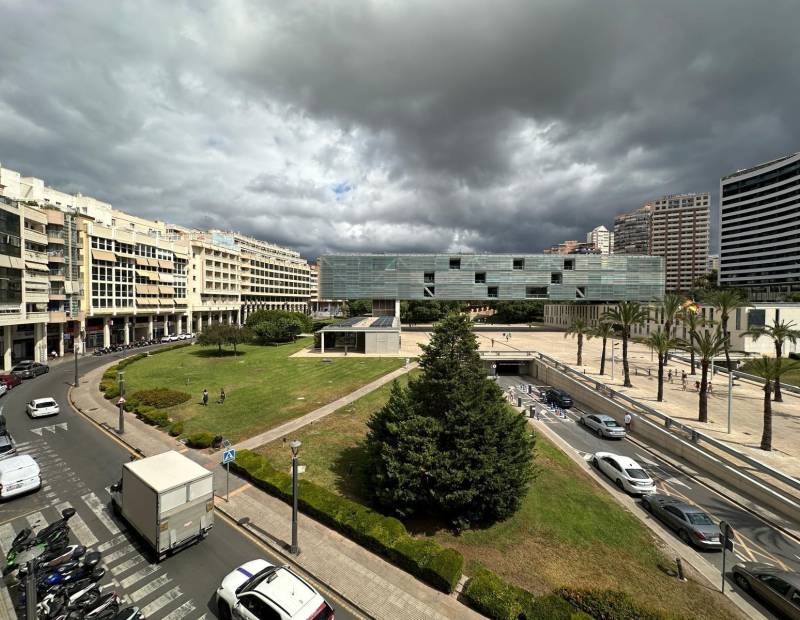 Продажа - квартира - Avenida L Aigüera - Benidorm