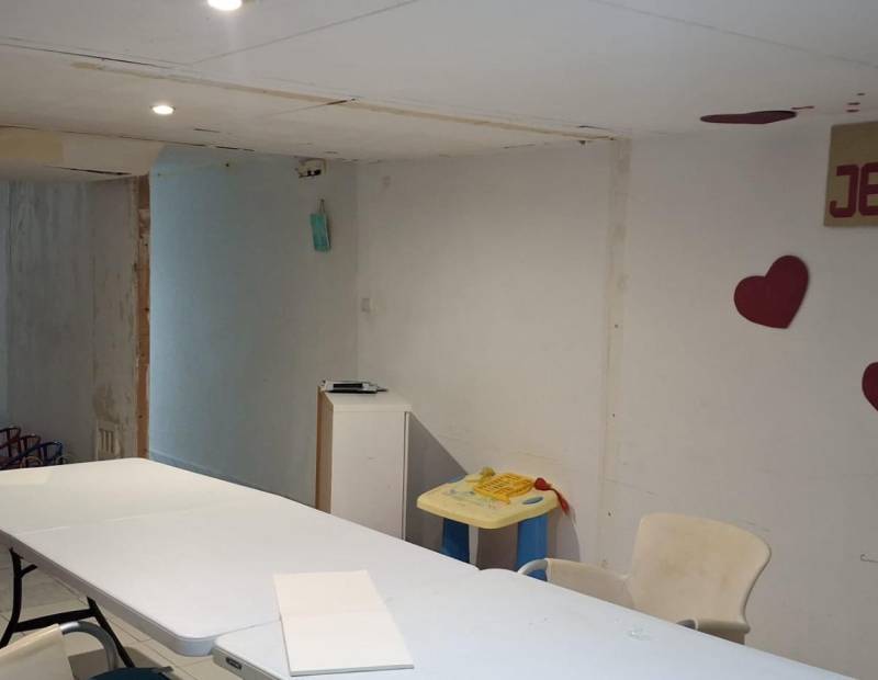 Продажа - помещение - Avenida Beniarda - Benidorm