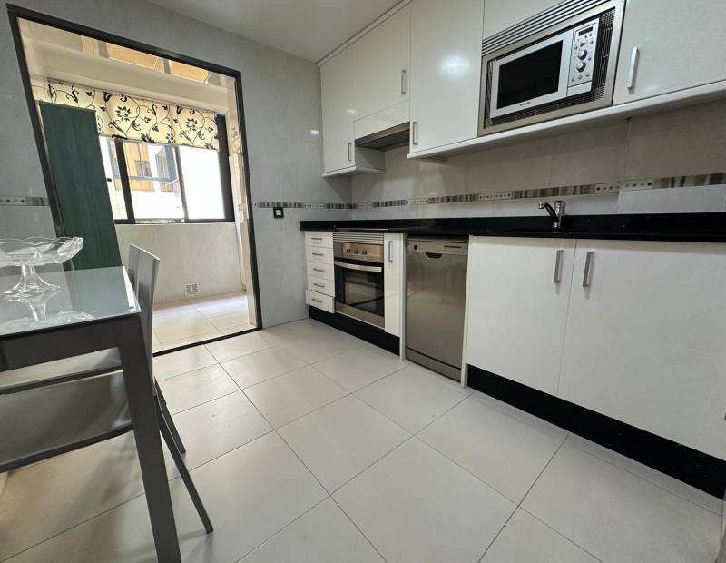 Продажа - квартира - Avenida L Aigüera - Benidorm