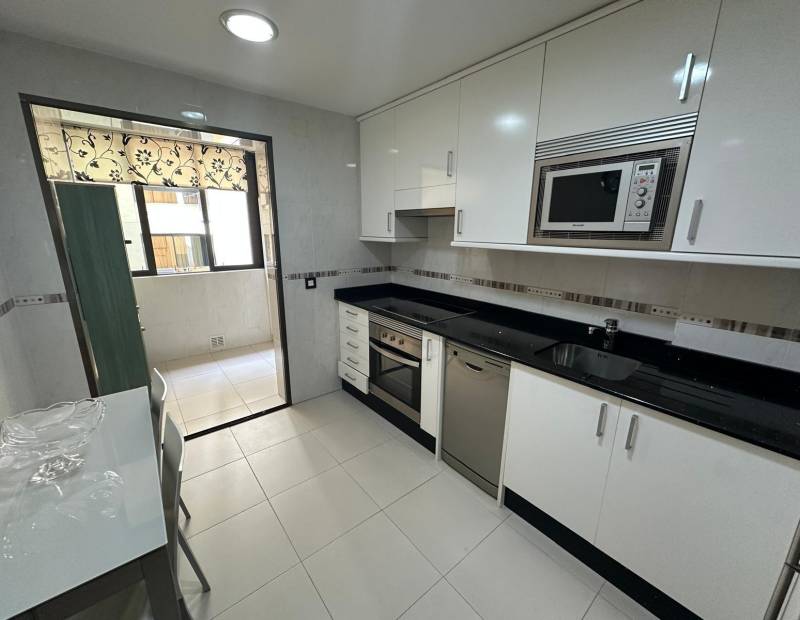 Продажа - квартира - Avenida L Aigüera - Benidorm