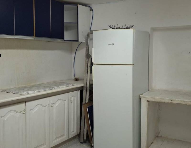 Продажа - помещение - Avenida Beniarda - Benidorm